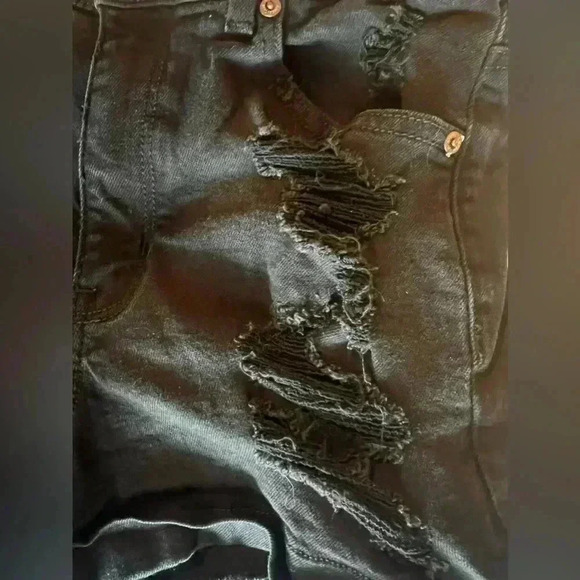 American Eagle Ripped Distressed black stretchy denim jean mom shorts size 4 - Picture 2 of 7